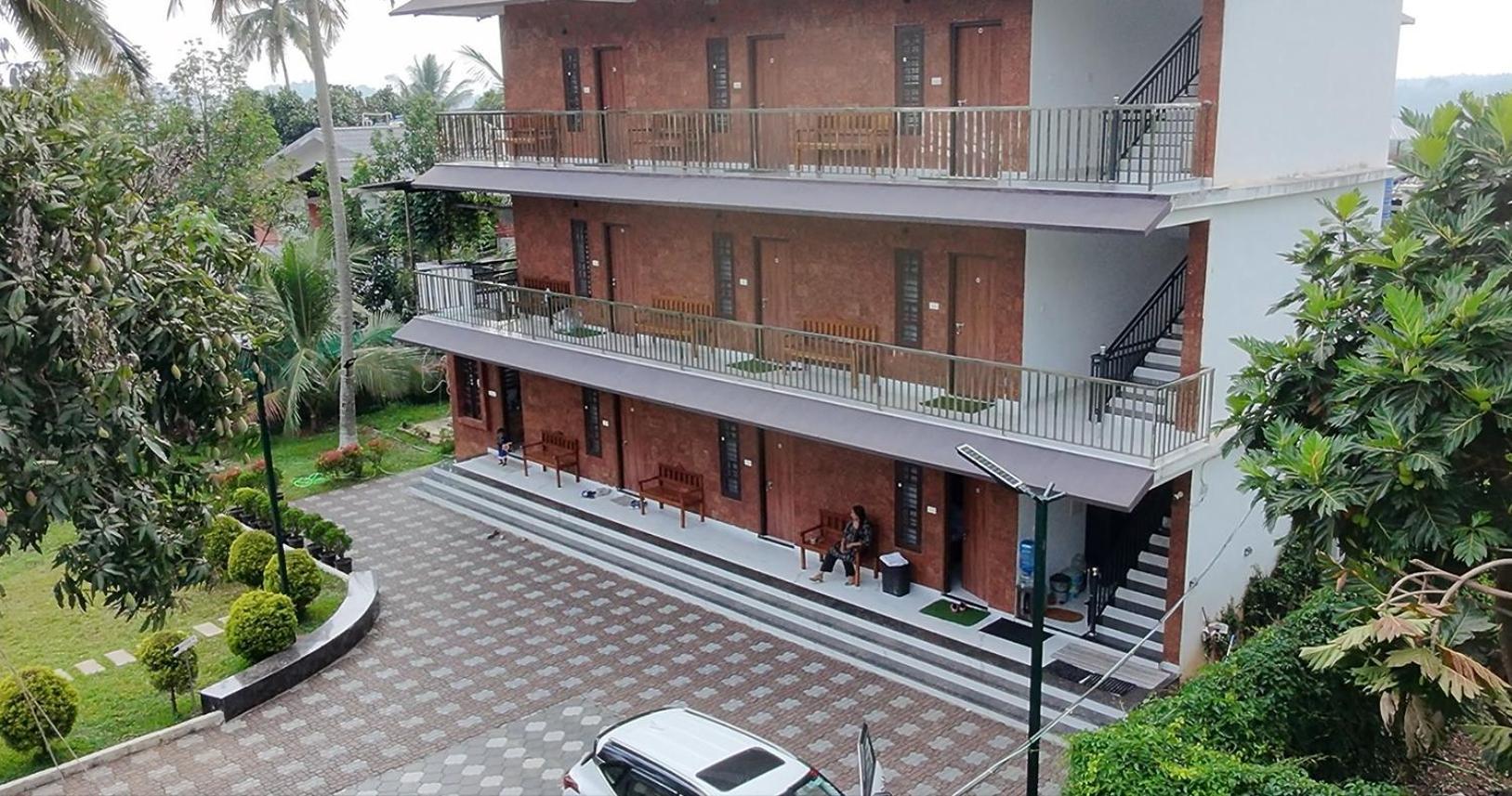 Dolphin Enclave Service Studio Apartments Kalpetta Eksteriør billede